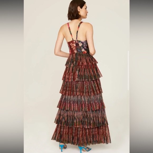 Hutch Avani Gown - Picture 3 of 5